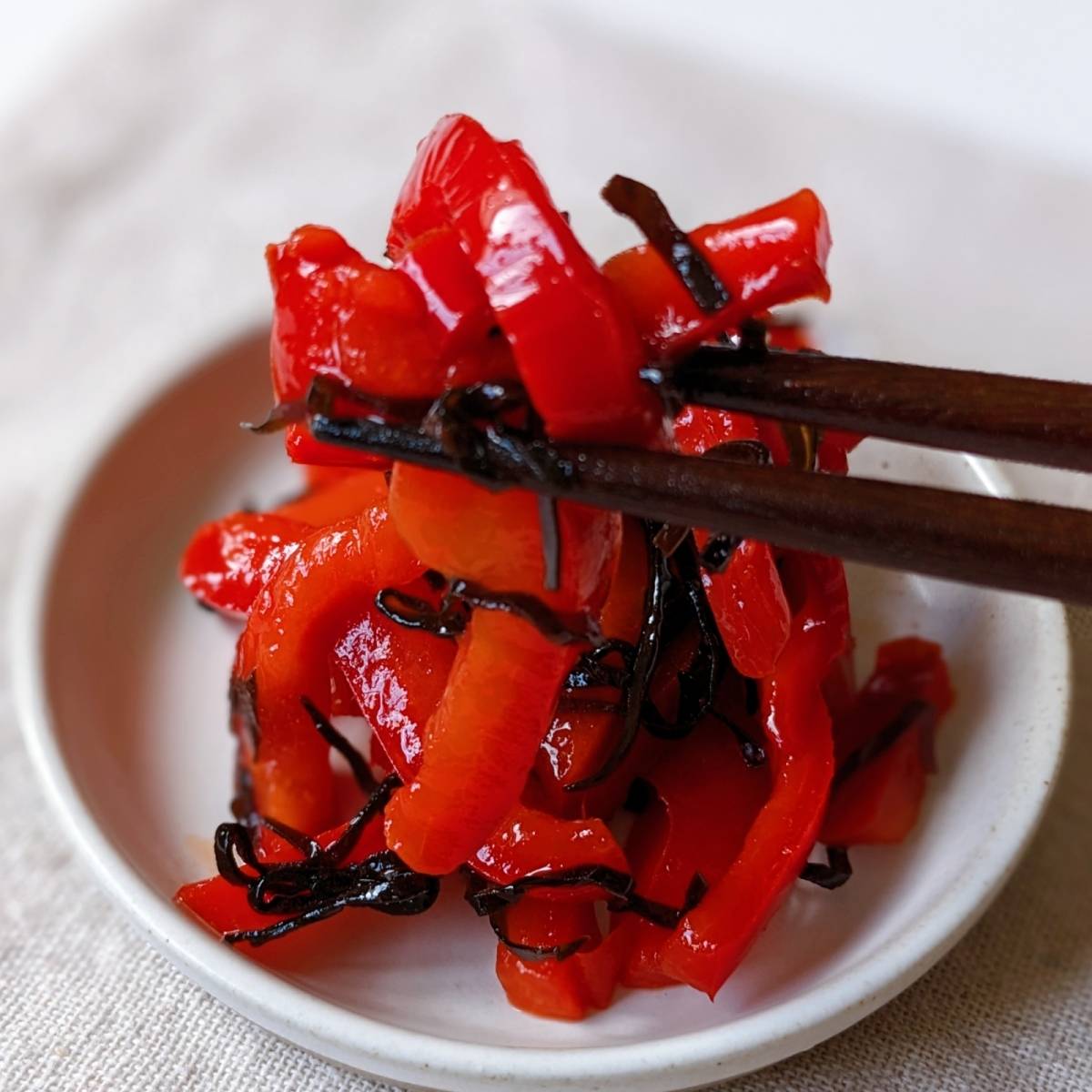 くらこん公式の「塩こんぶでパプリカの浅漬け」のレシピ