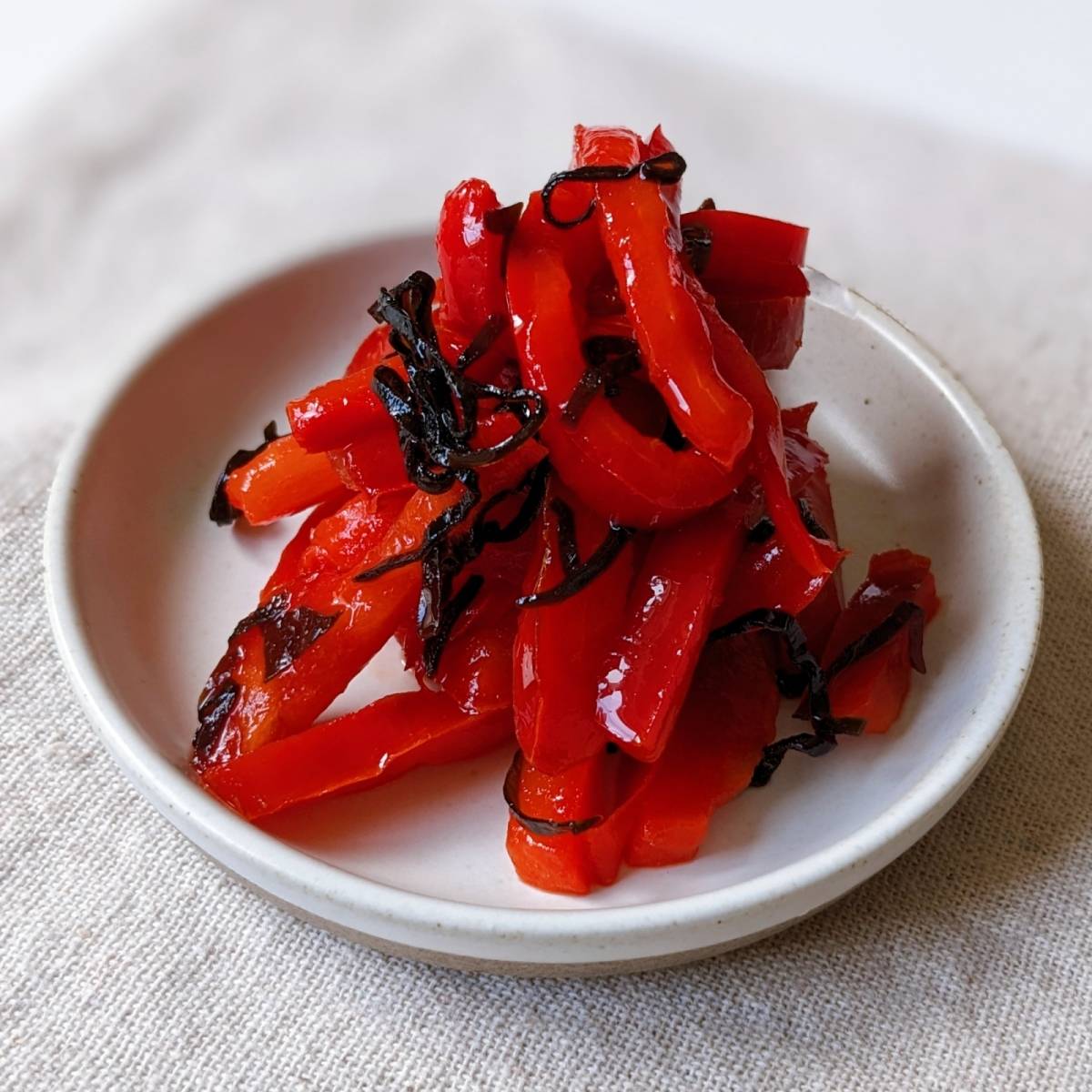 くらこん公式の「塩こんぶでパプリカの浅漬け」のレシピ