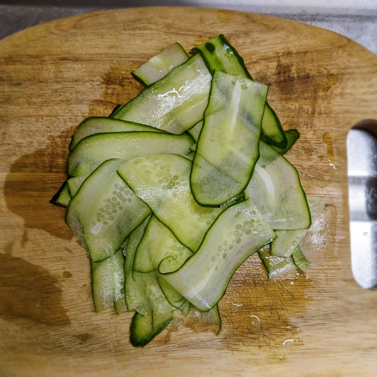 JAグループ公式の「人参きゅうりのリボンサラダ」のレシピ