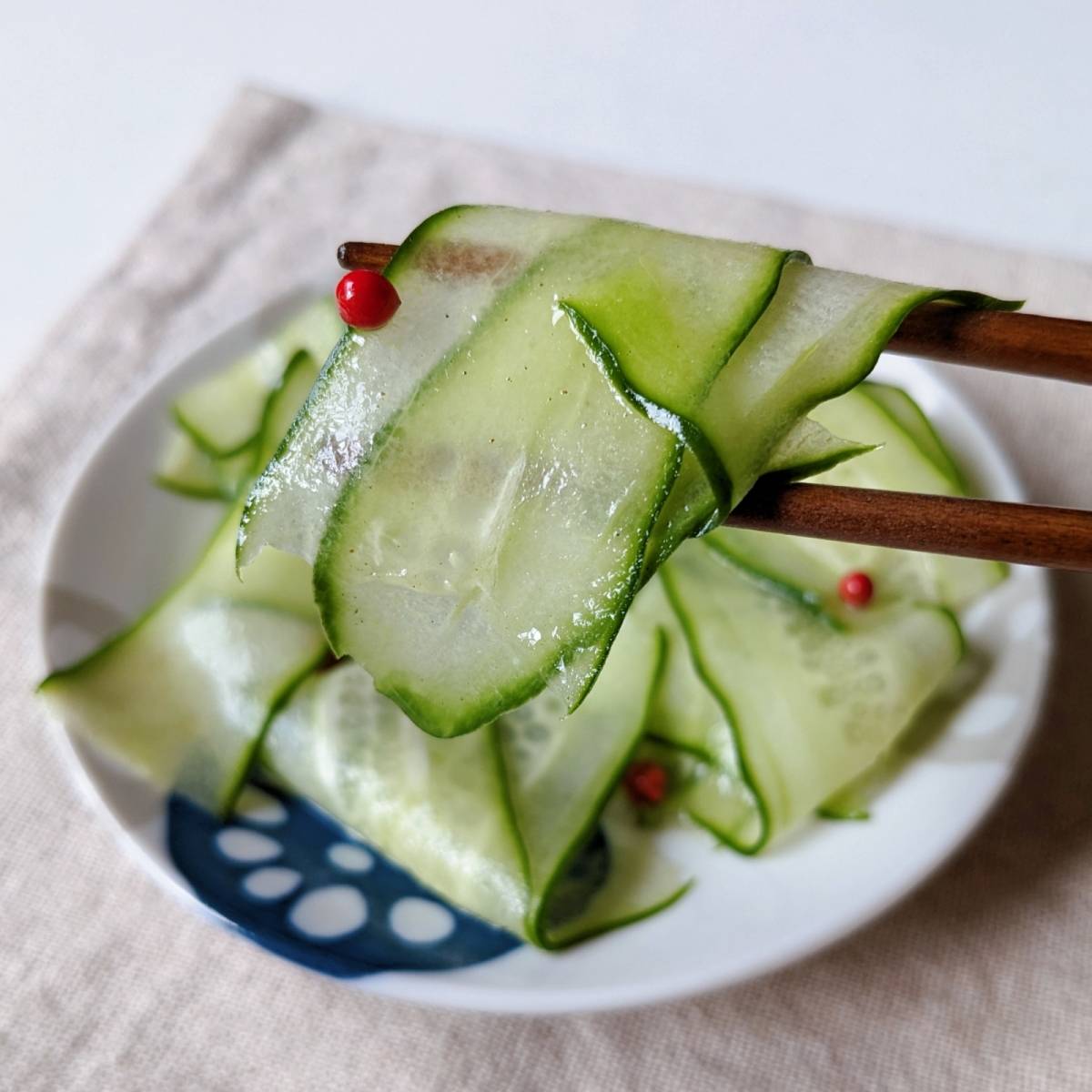 JAグループ公式の「人参きゅうりのリボンサラダ」のレシピ