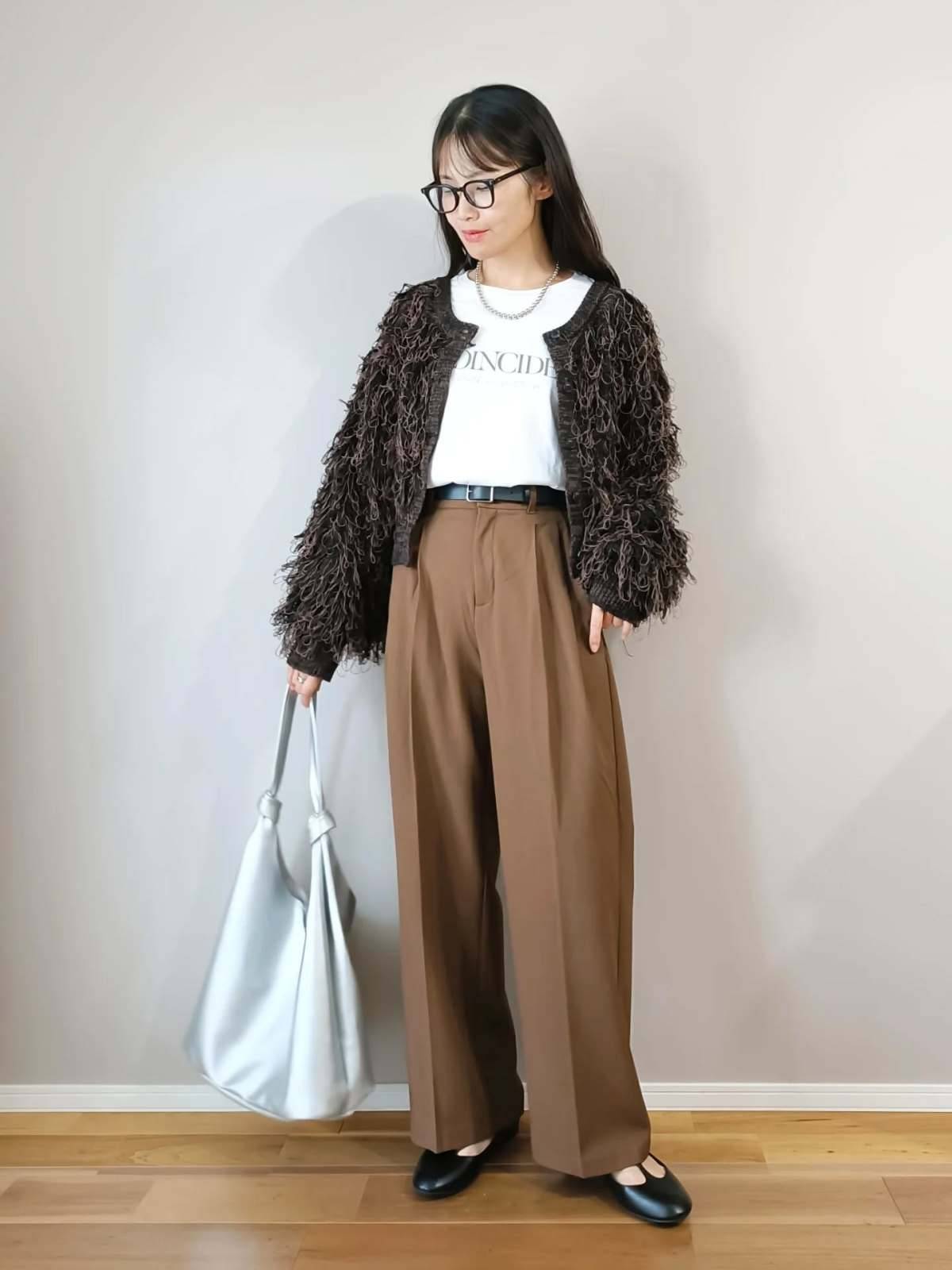 フェザーヤーンカーディガンを羽織る♡