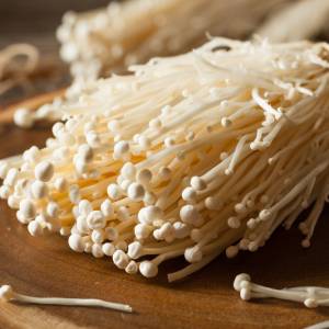 切ってレンチンするだけ。毎日でも食べたくなる「えのき」の簡単レシピ