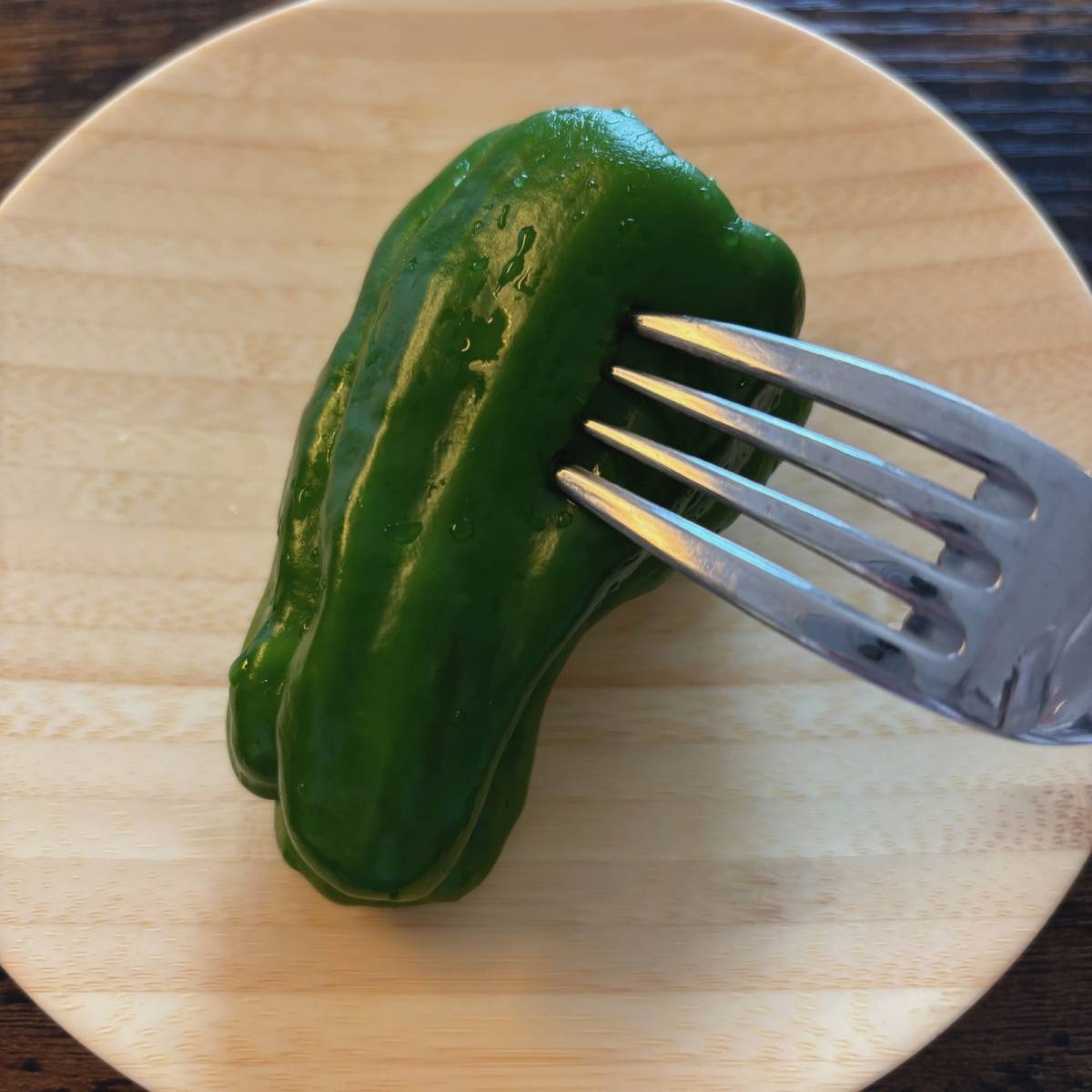 ヤマキ公式の「レンジで作る丸ごとピーマンの煮浸し」のレシピ