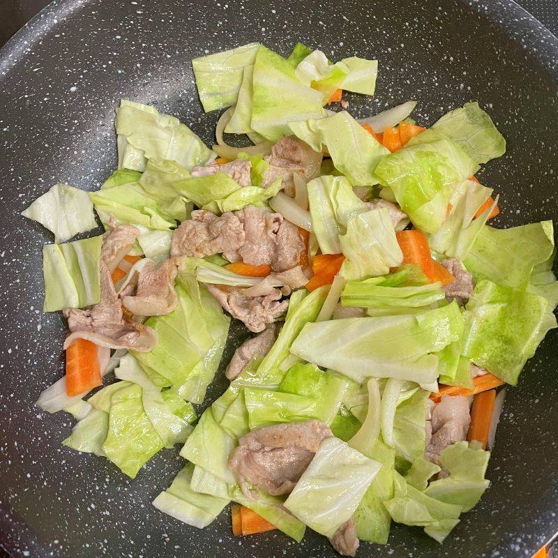 くらこん公式の「塩こんぶで塩焼きそば」のレシピ