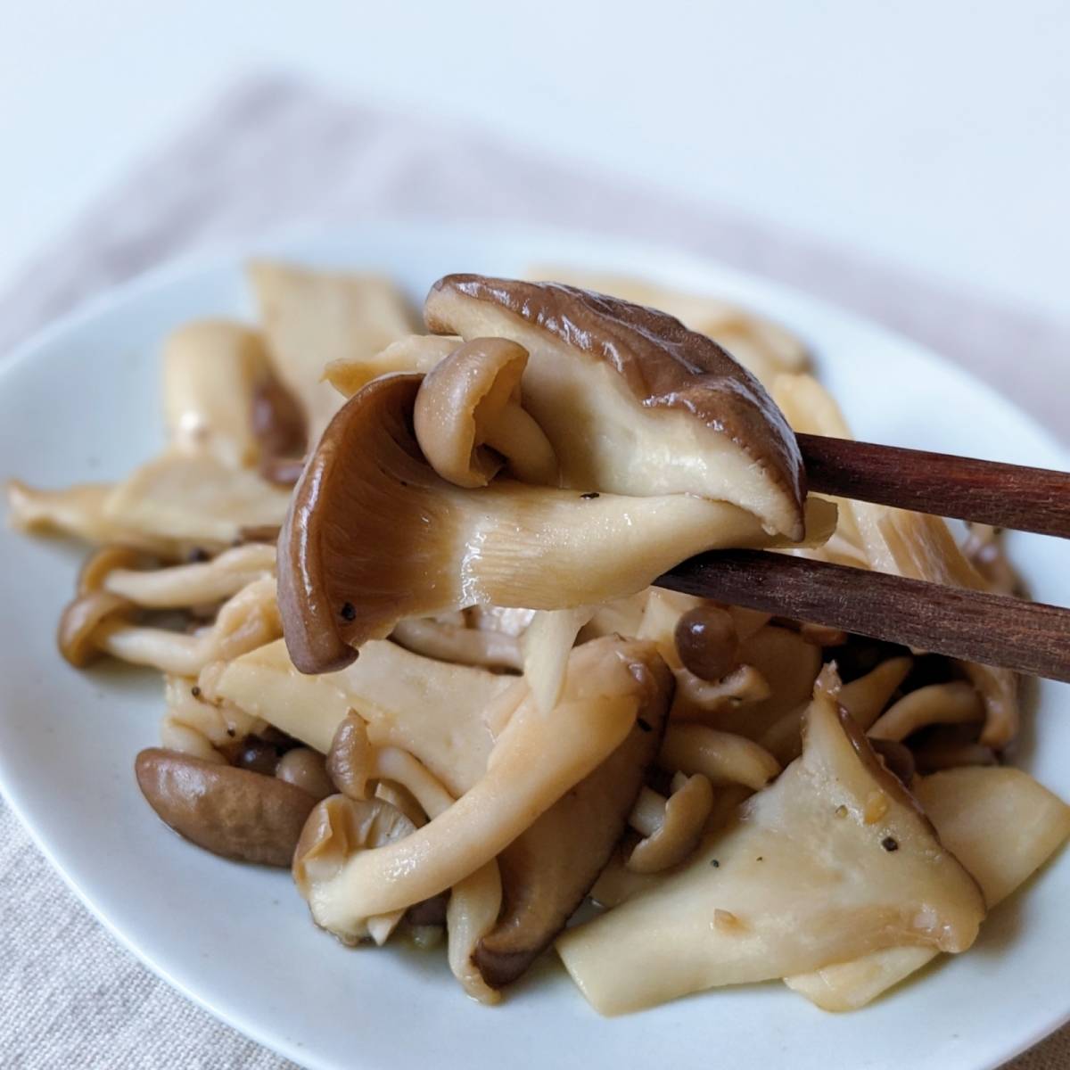 ヤマキ公式の「いろいろきのこのバターソテー」のレシピ