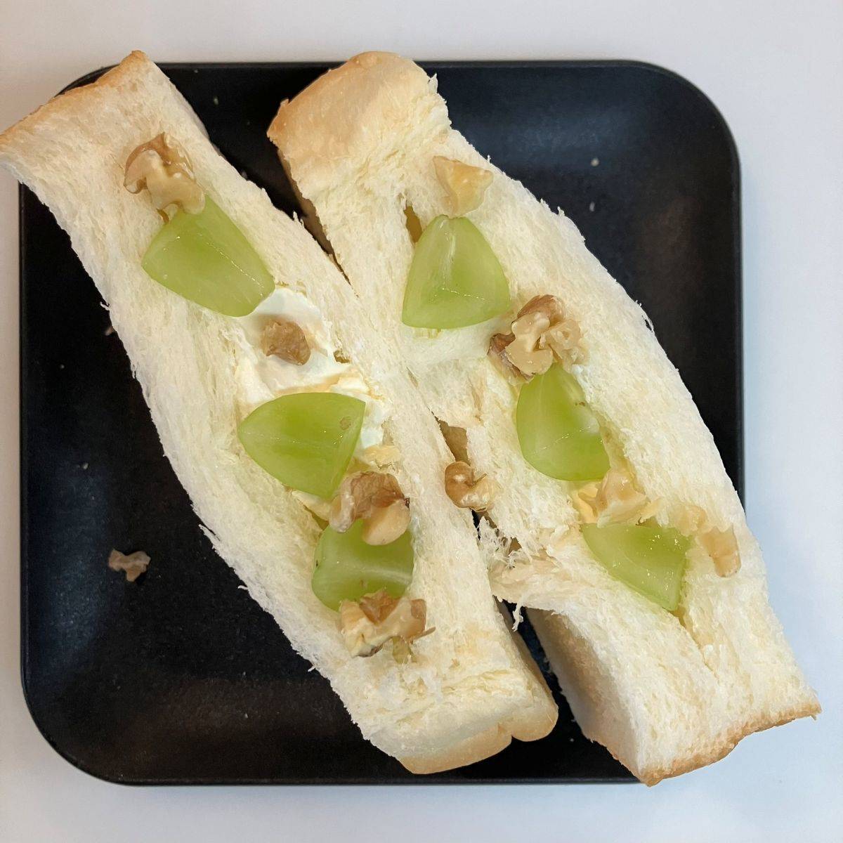 ヤマザキ公式の「ぶどうとクリームチーズのポケットサンドセット」のレシピ