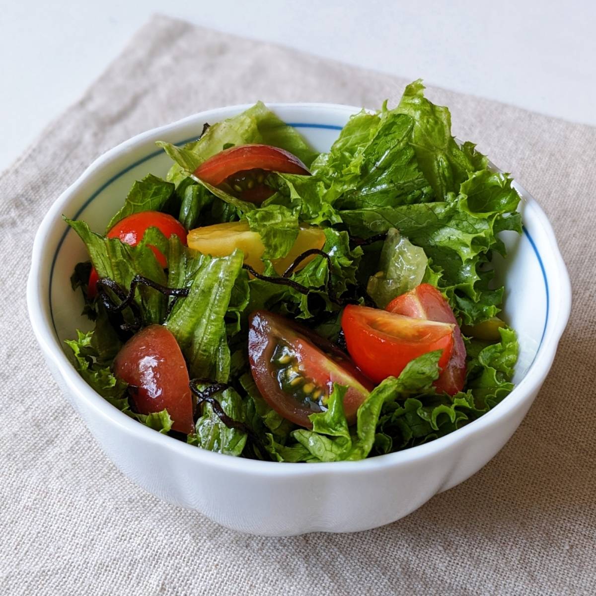 くらこん公式の「塩こんぶのグリーンサラダ」のレシピ