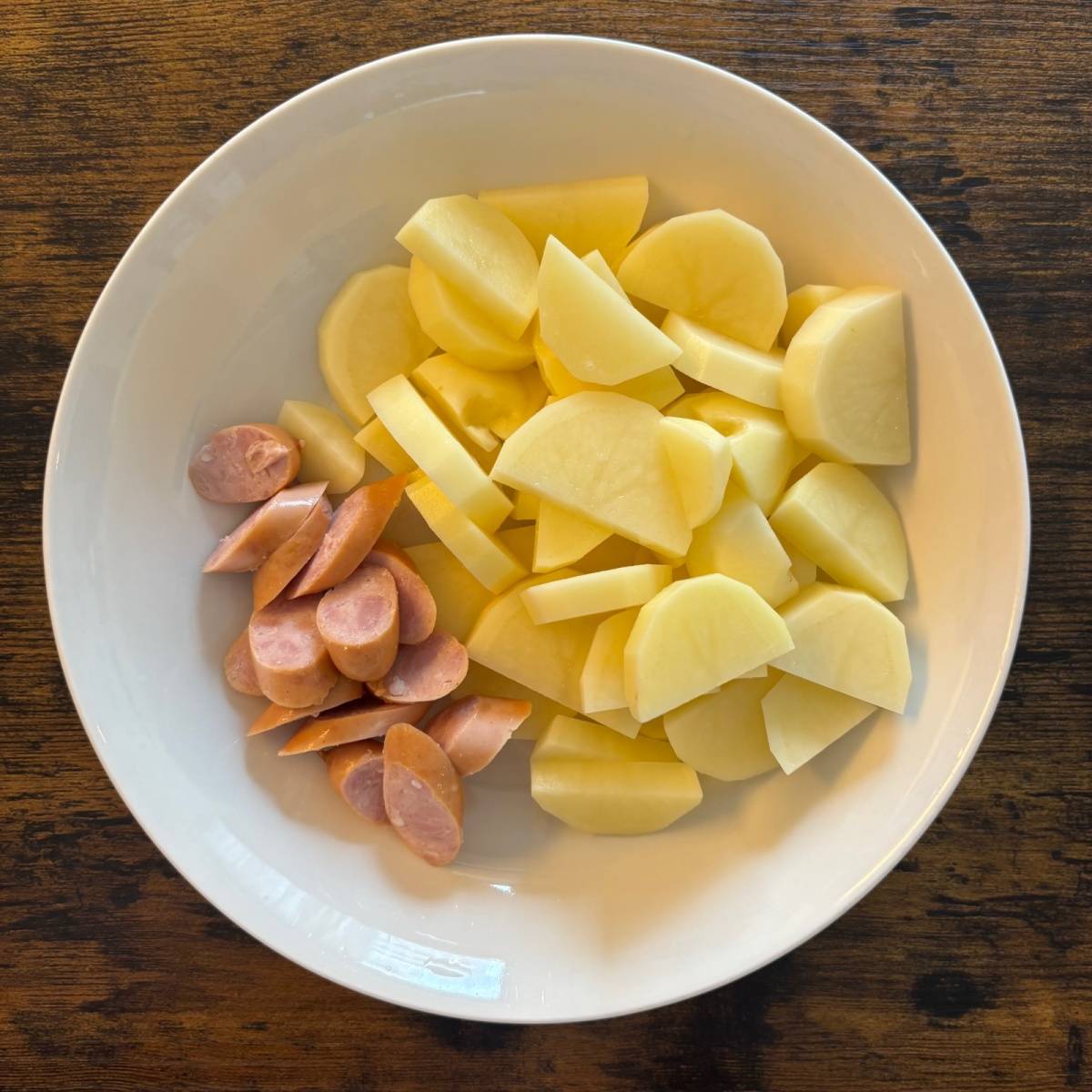 JAグループ公式の「もやしとじゃがいもウインナーのカレーコンソメスープ」のレシピ