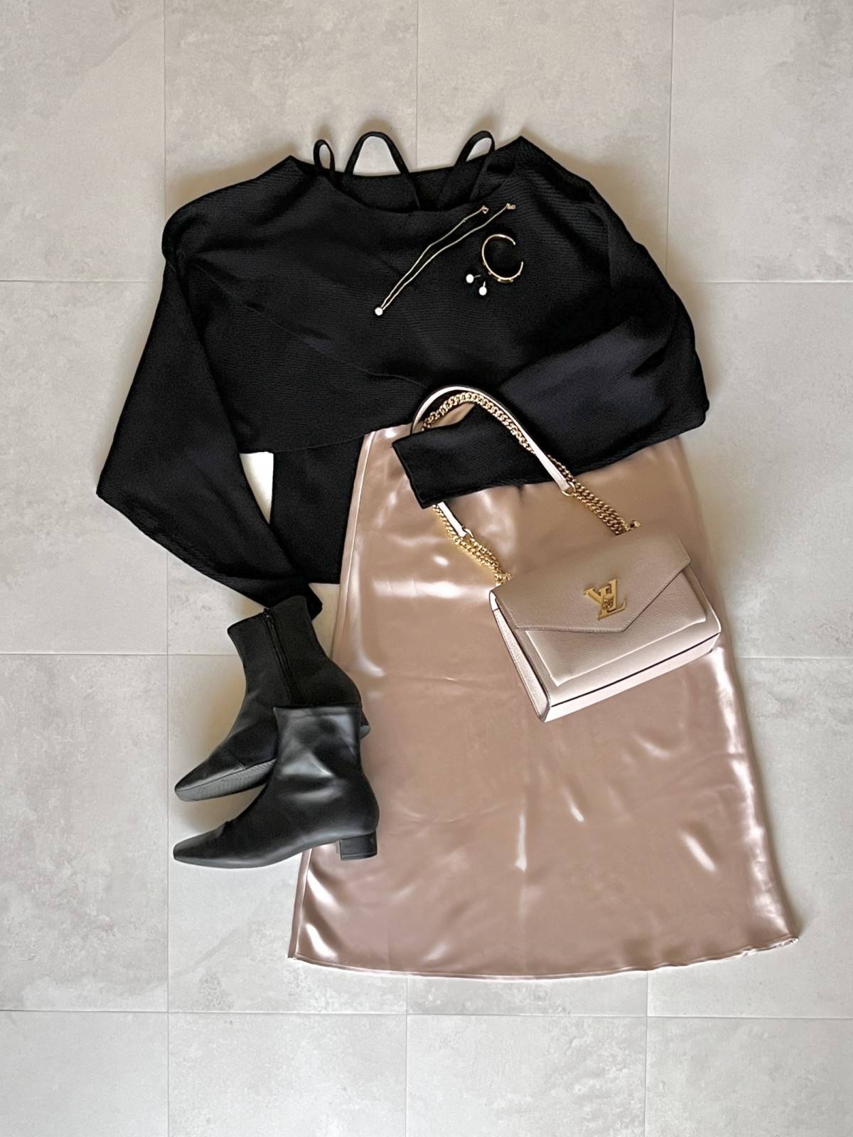 earth music&ecology 黒ニットコーデ