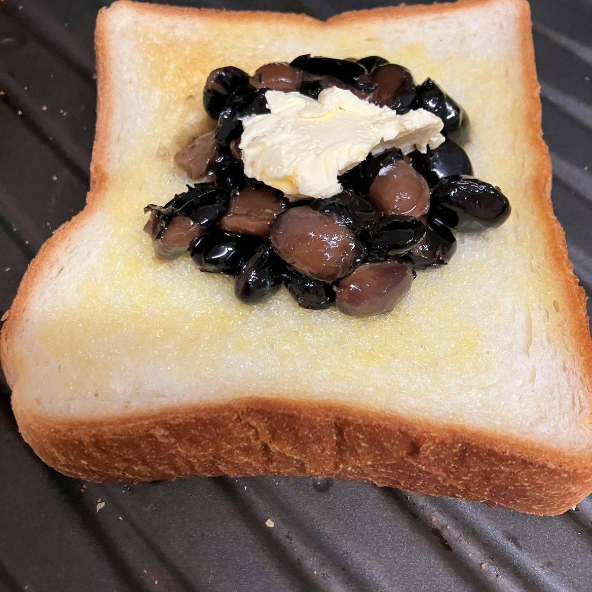 フジパン公式の「ごろっとお豆のあんバタートースト」のレシピ