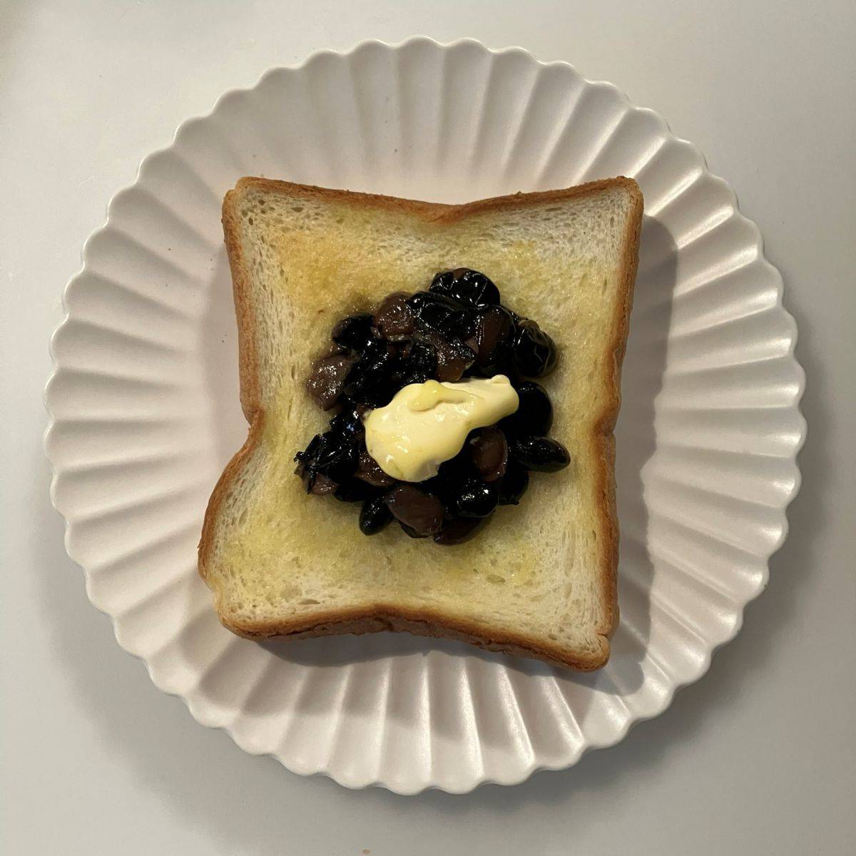 フジパン公式の「ごろっとお豆のあんバタートースト」のレシピ