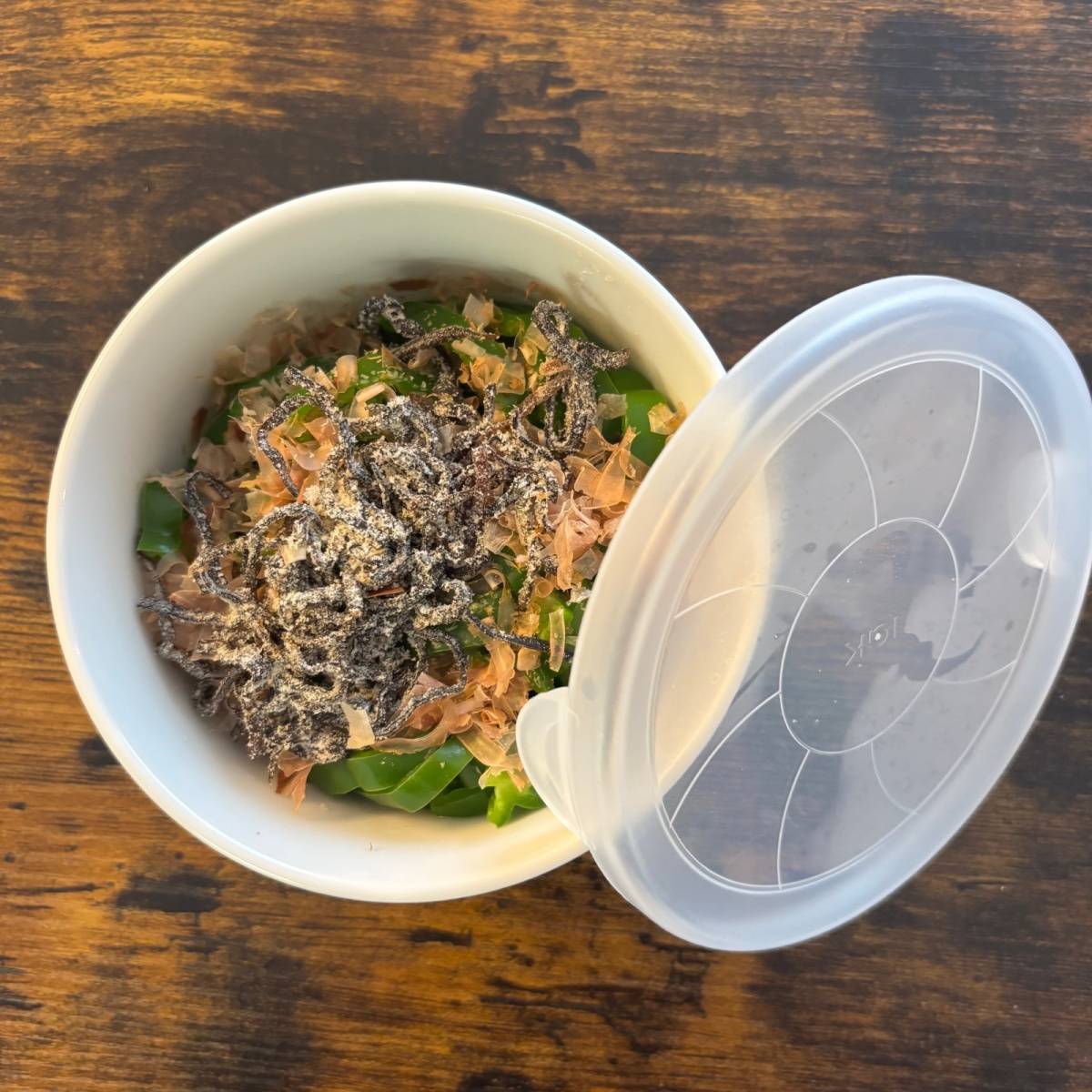 くらこん公式の「塩こんぶでピーマンの浅漬け」のレシピ