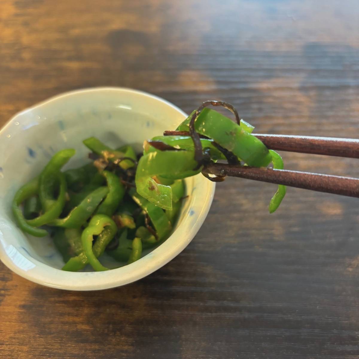 くらこん公式の「塩こんぶでピーマンの浅漬け」のレシピ