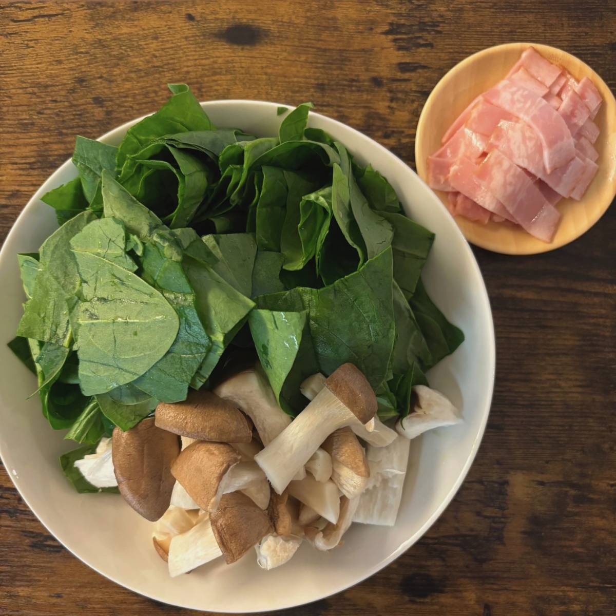 JAグループ公式の「エリンギホウレン草のバタポン炒め」のレシピ