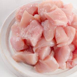 はい、大当たり。ほぼレンジ任せの「鶏むね肉×めんつゆ」の簡単レシピ