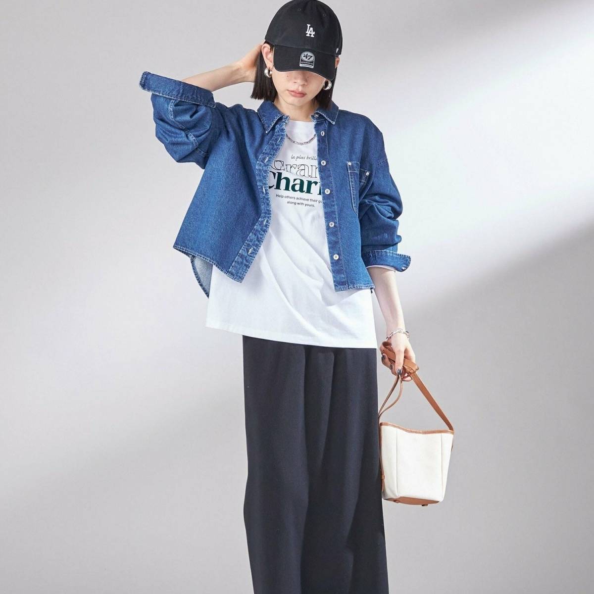 大人のキャップコーデ　デニムジャケット×スカート