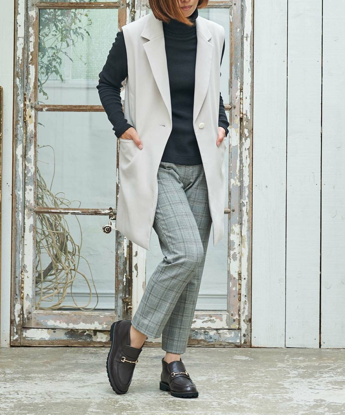 ブラウンのローファーコーデ