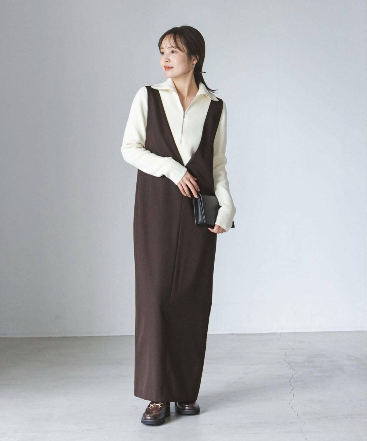 ブラウンのローファーコーデ