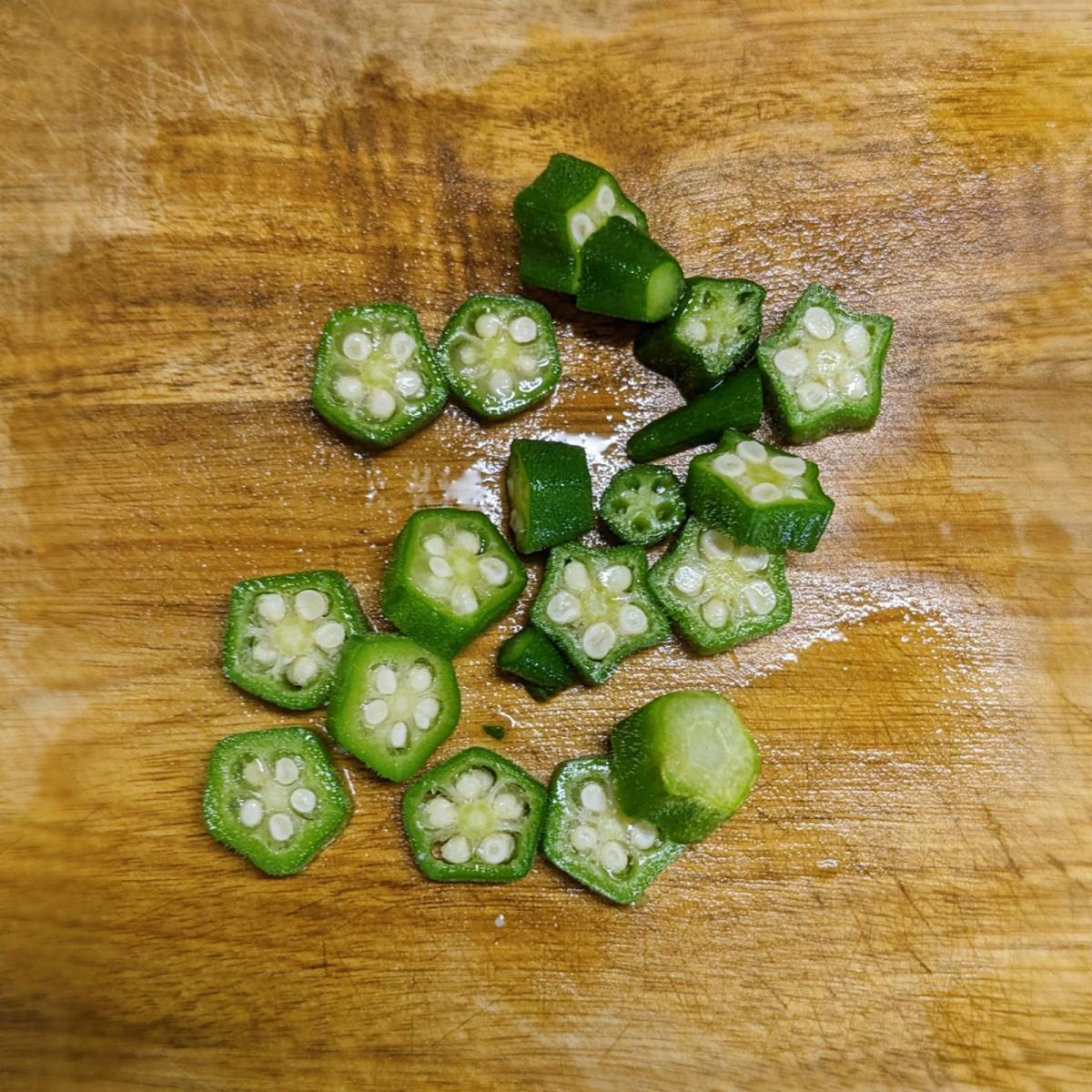 くらこん公式の「彩り野菜の塩こんぶマリネサラダ」のレシピ