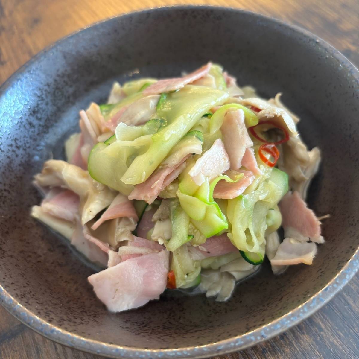 JAグループ公式の「ズッキーニと舞茸のペペロンチーノ風」のレシピ