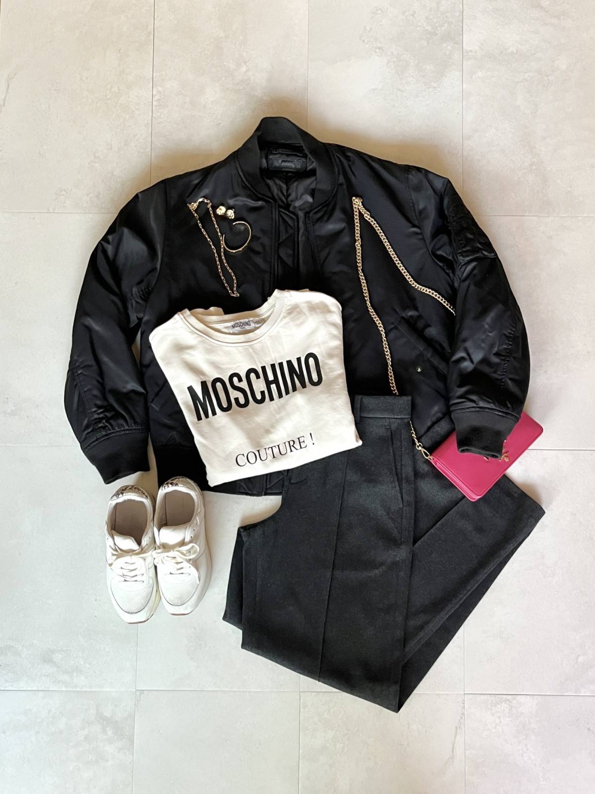 UNIQLOブラッシュドジャージーワイドパンツ×ロゴ入りトップスコーデ