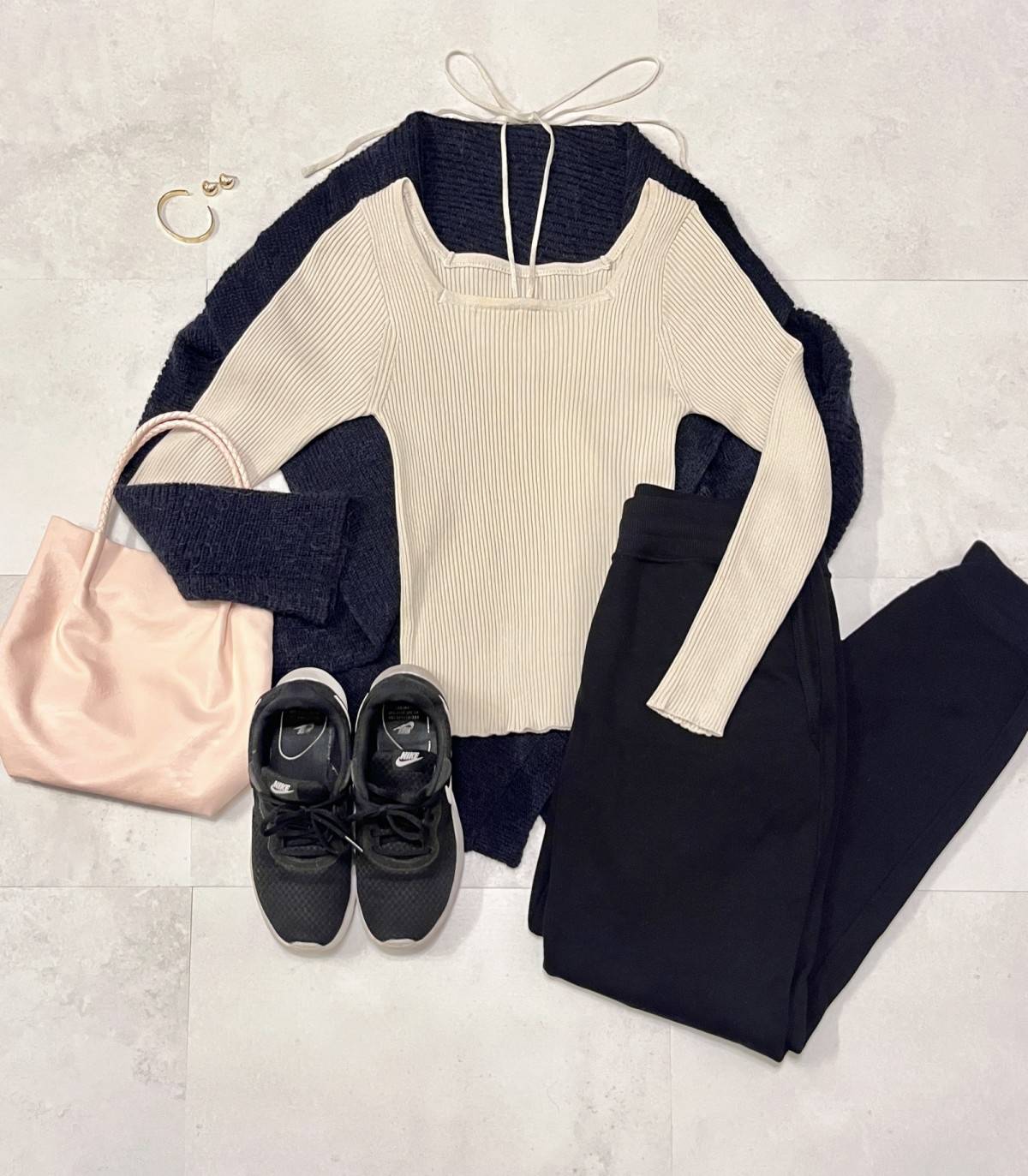 earth music&ecologyスクエアホルターネックリブプルオーバーコーデ