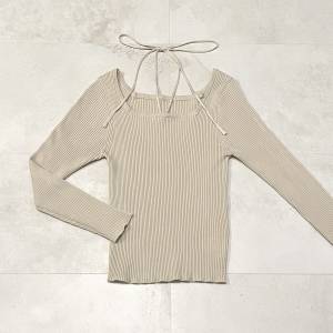 【2025年秋冬】本気でおすすめです！「ベージュのプルオーバー」を使った大人女子コーデ #ライターのイチオシ