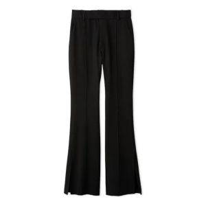 【2025年11月】太って見えない！おばさん感ゼロの「黒パンツ」3選