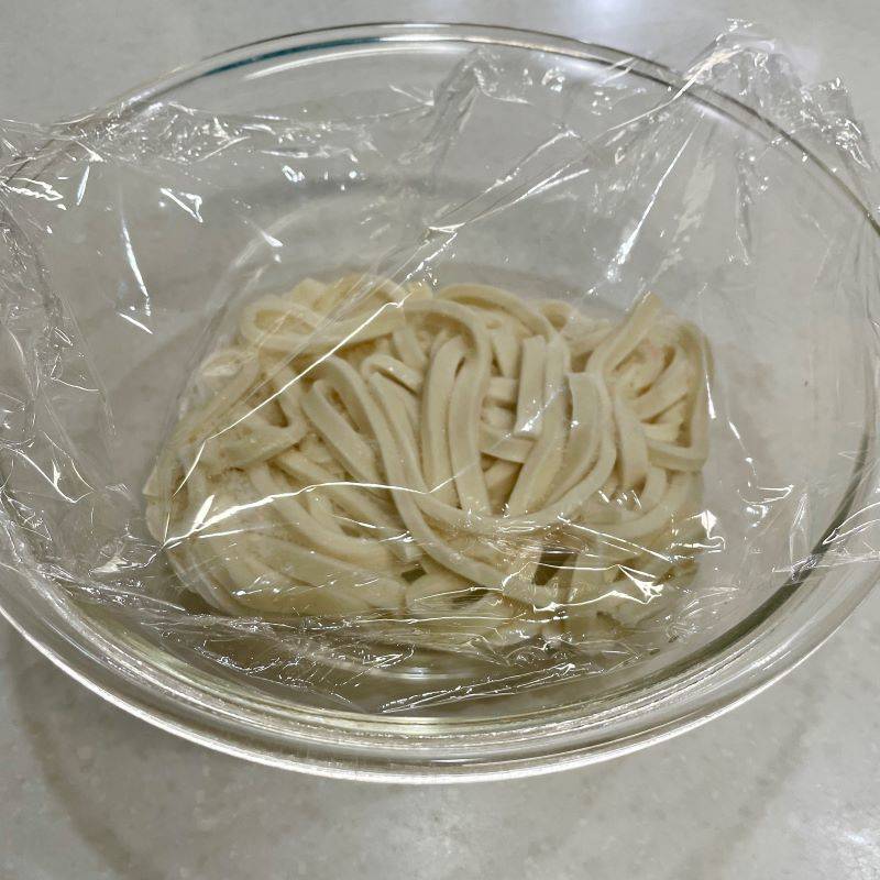 テーブルマーク公式の「ベーコンエッグうどん」のレシピ