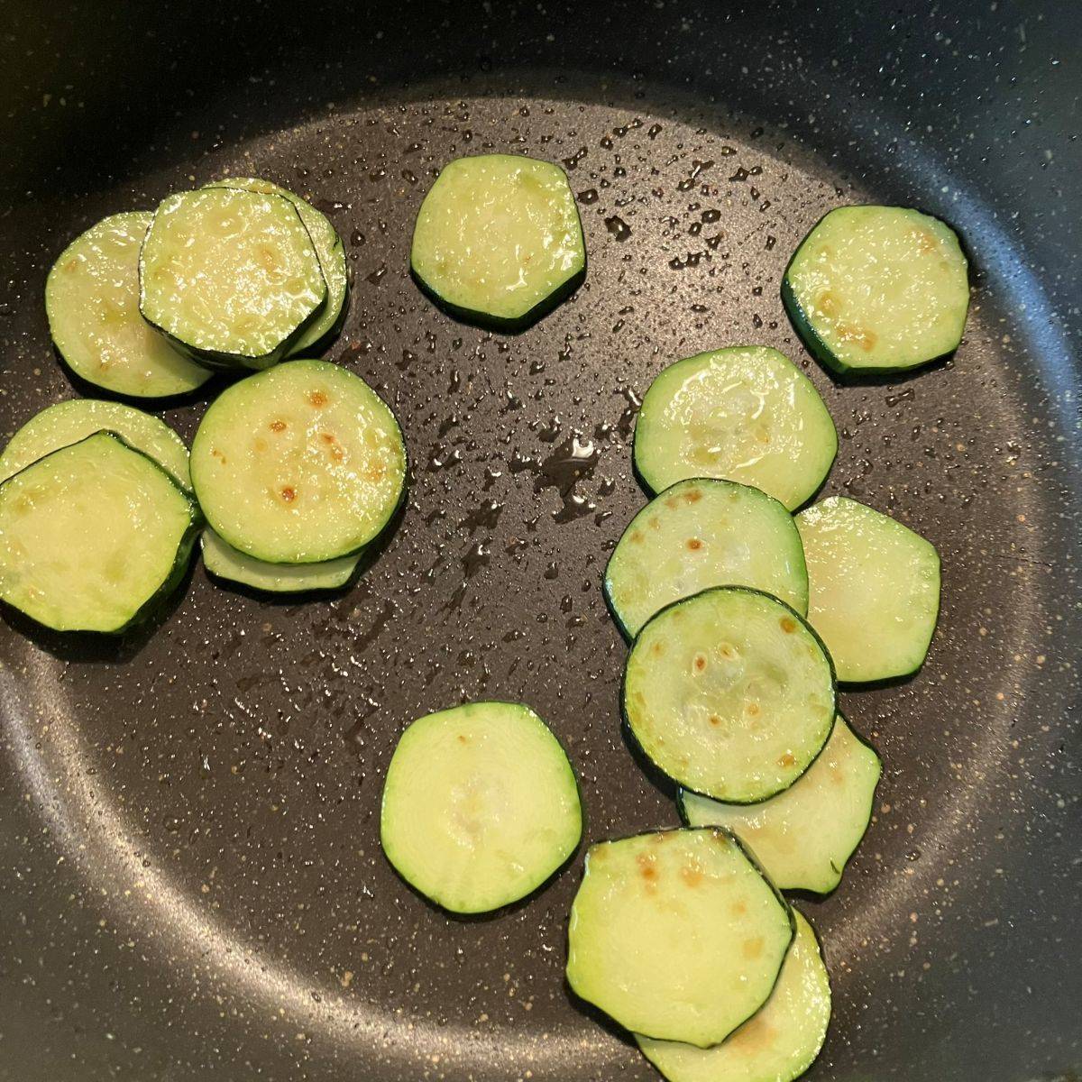 JA全農公式の「ズッキーニとイカのたまご炒め」のレシピ