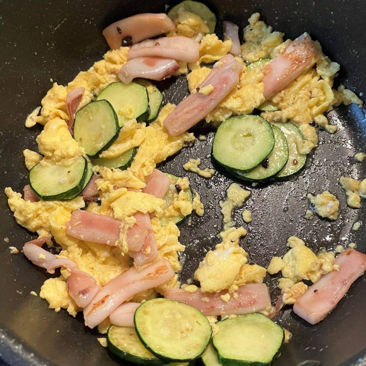 JA全農公式の「ズッキーニとイカのたまご炒め」のレシピ