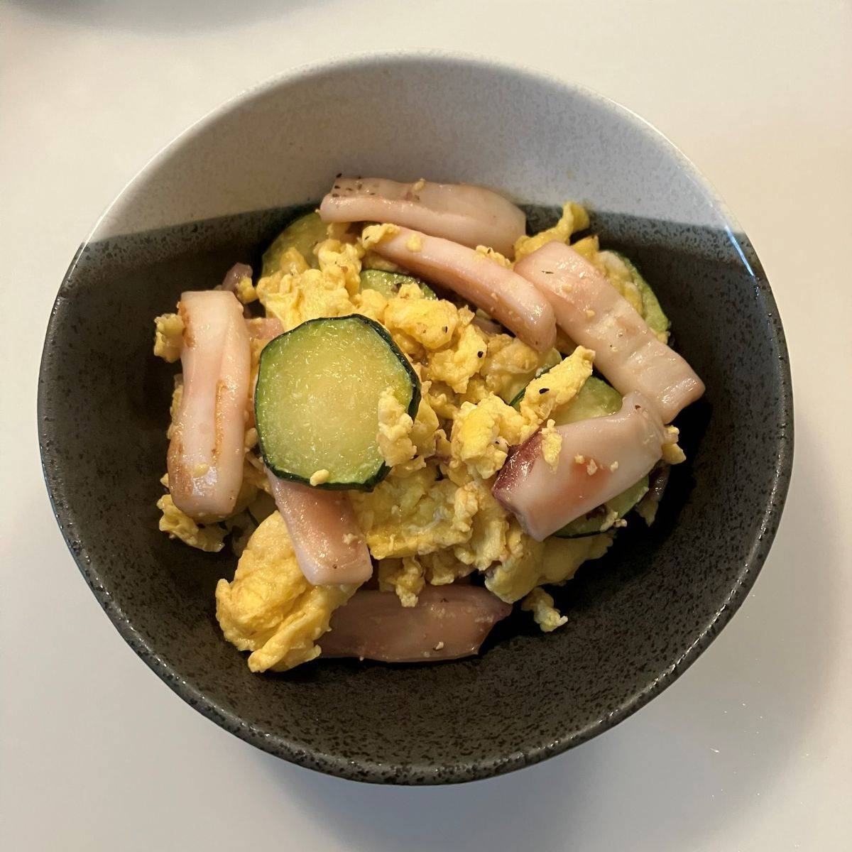 JA全農公式の「ズッキーニとイカのたまご炒め」のレシピ