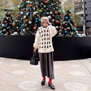 クリスマスツリーと写真を撮るなら？大人シックに決まるおすすめコーデ