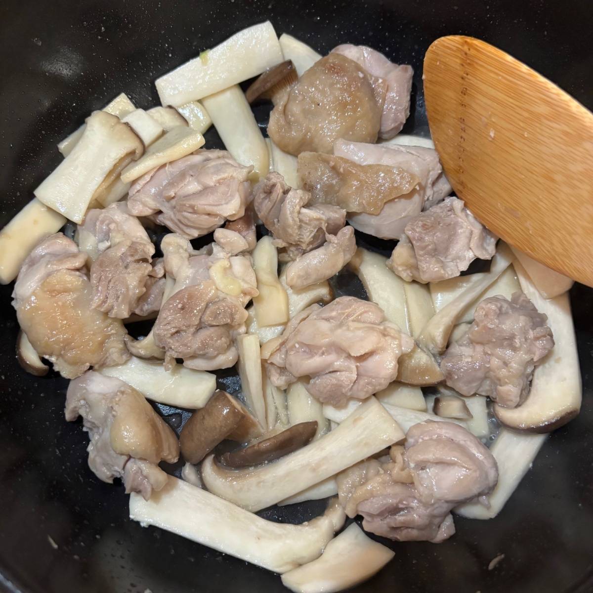 JAグループ公式の「ブロッコリーと鶏肉エリンギのオイスター味噌炒め」のレシピ