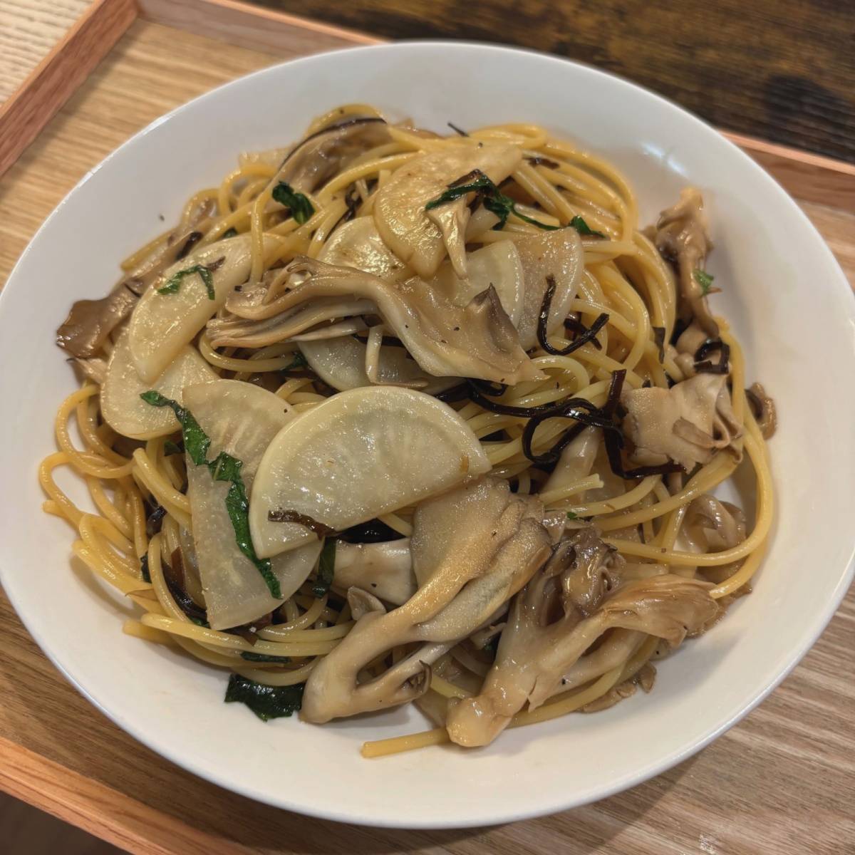 JAグループ公式の「かぶとまいたけ塩昆布の和風パスタ」のレシピ