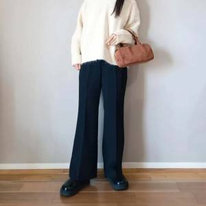 【2025年11月】最高にセンスいい……！黒パンツの正解コーデ5選