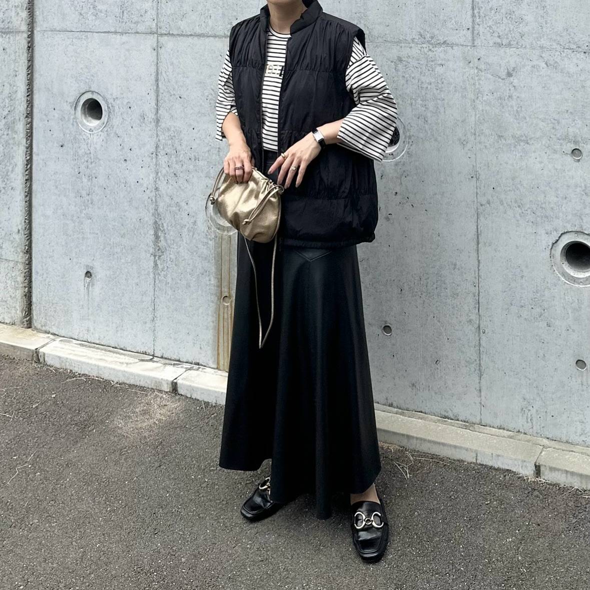 ボーダー柄トップス×ダウンベストの重ね着が◎