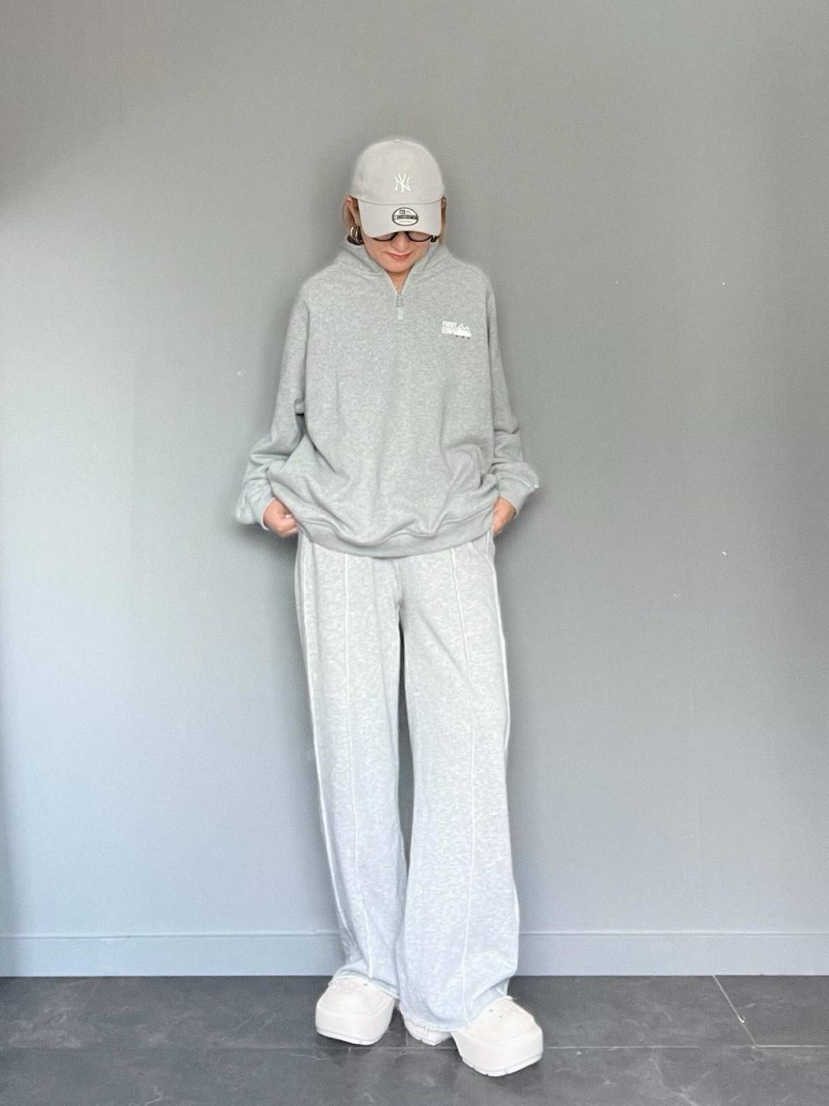 グレーのワントーンコーデが◎