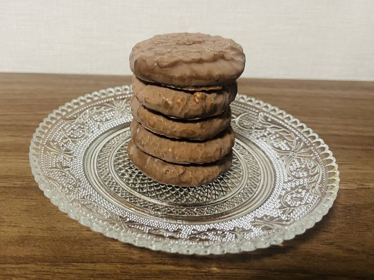 中のビスケットはザクザク食感が楽しい♪