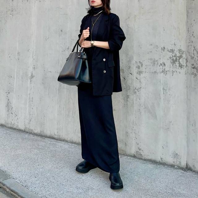 ハイネックニットの上にジャケットを羽織る!