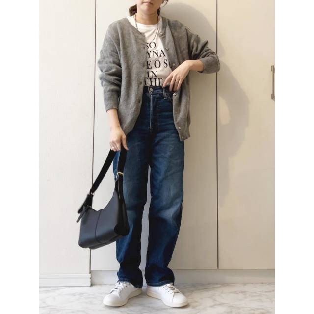 ロゴTシャツ×デニムの上に羽織る！