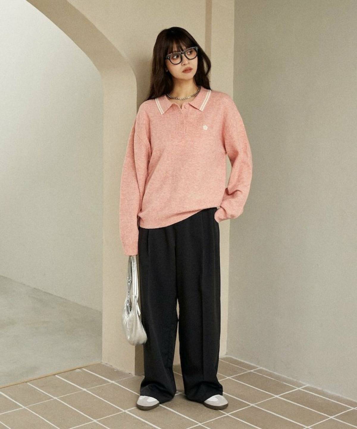 ピンクのポロシャツコーデ