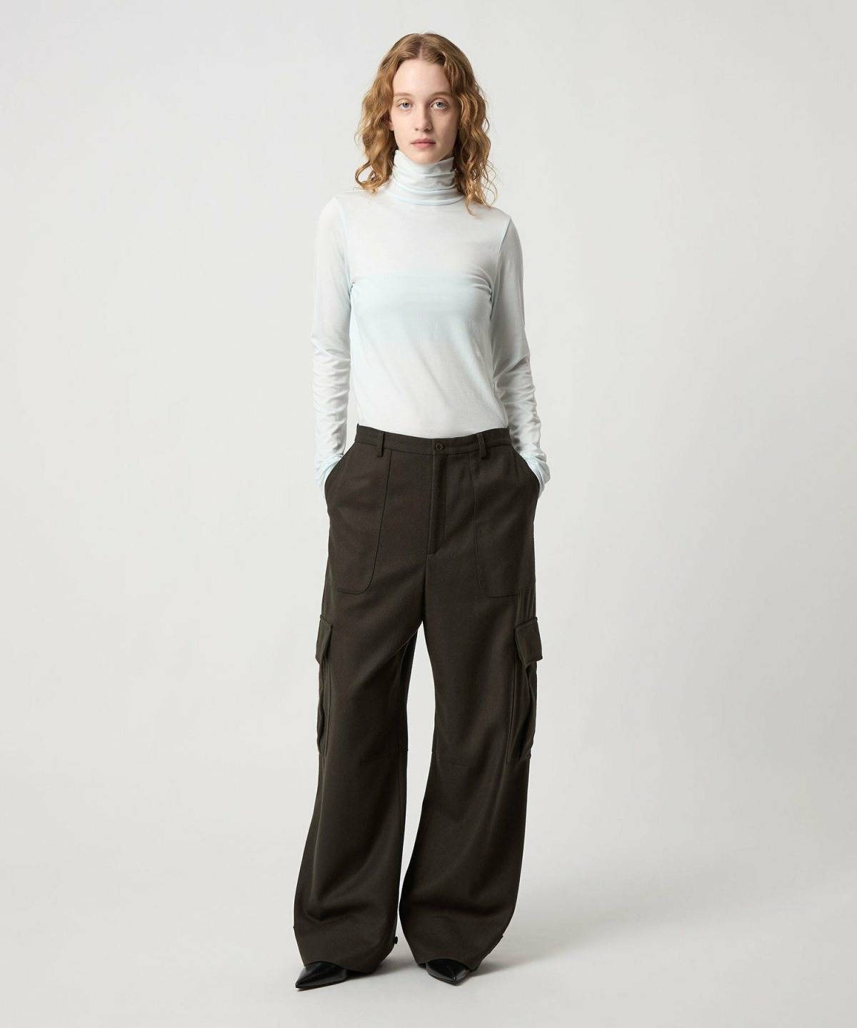 40代のきれいめカーゴパンツコーデ