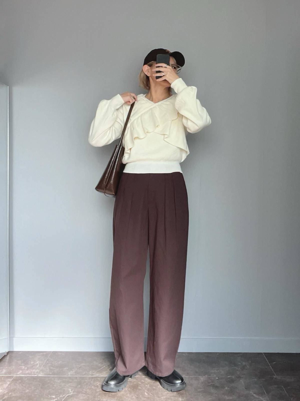 大きめフリルデザインで視線を上げる!