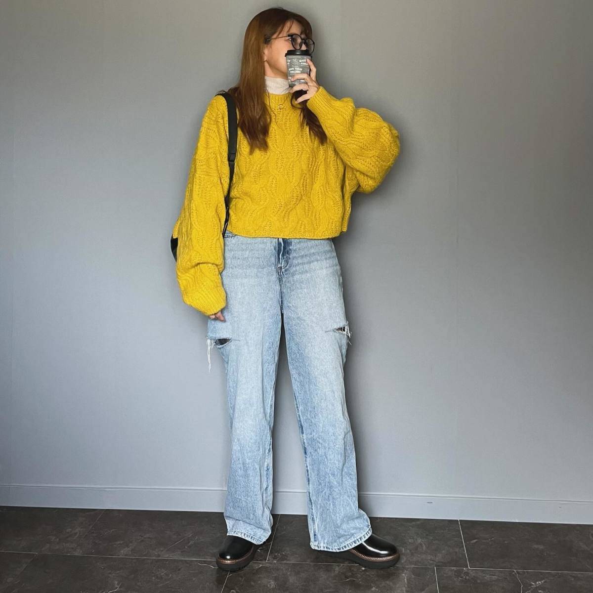 カラーニットのインナーに選ぶ♡