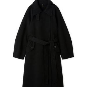 想像以上に着痩せする。今ゲットしたい「黒アウター」3選【2025年12月】