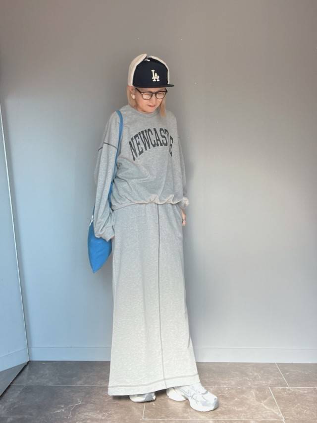 スウェットのセットアップ×ダッドスニーカー