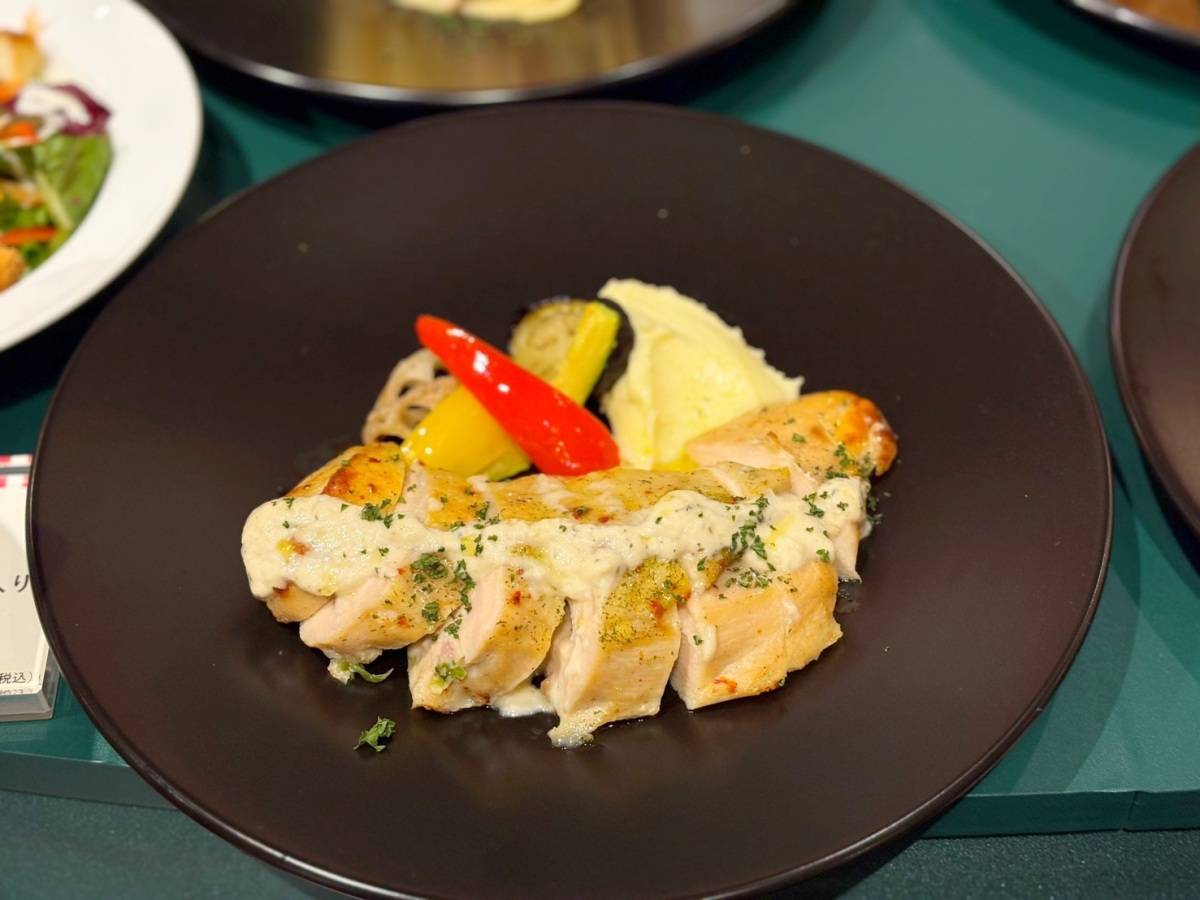 具沢山チーズクリーム入り 五穀味鶏胸肉ローストのホリデープレート