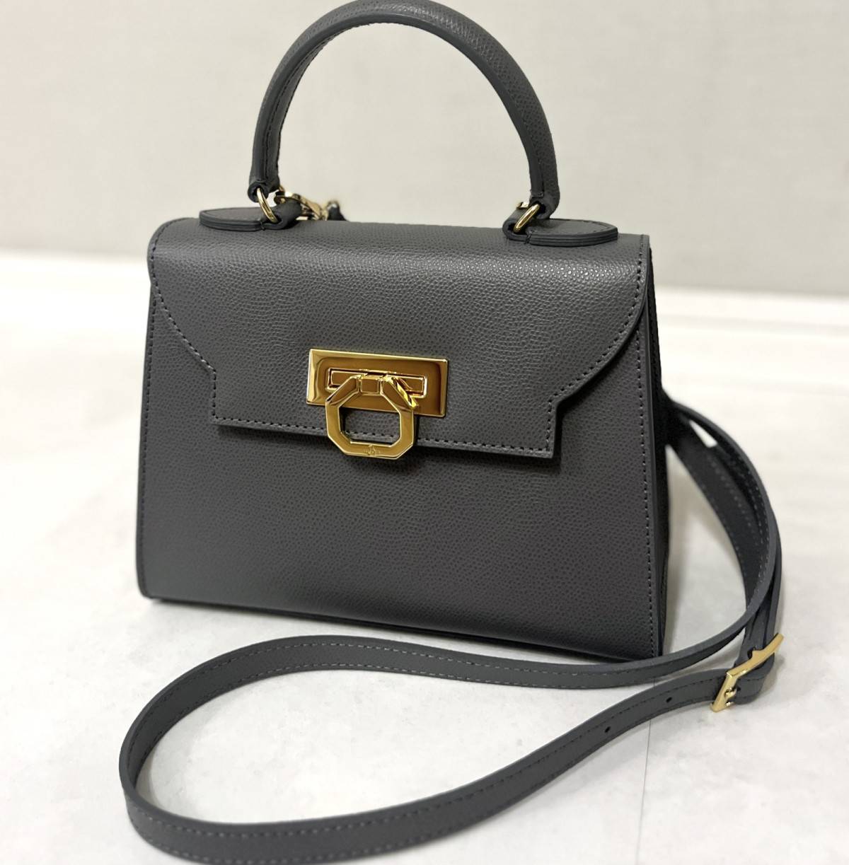 CARBOTTI のバッグ