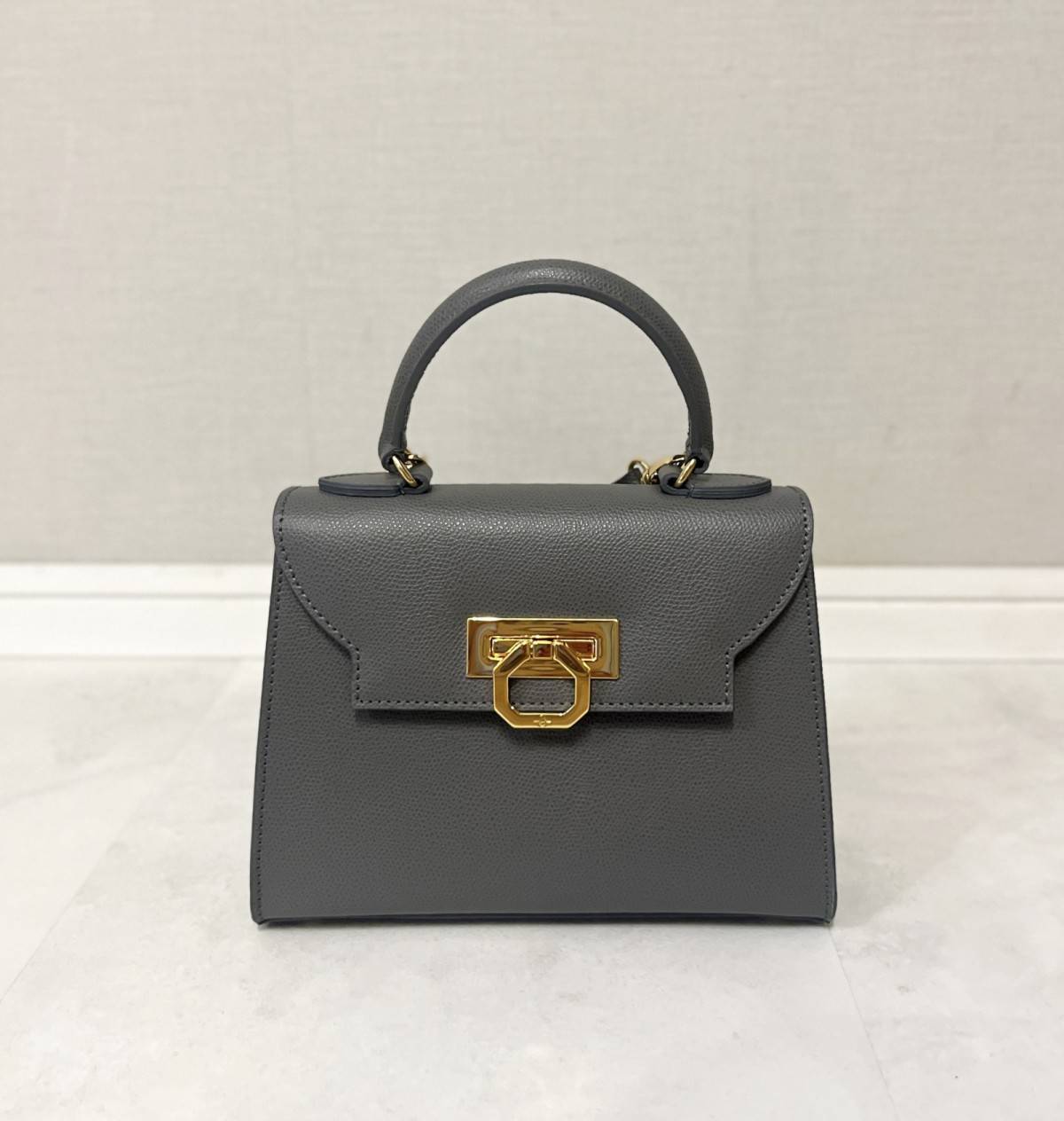 CARBOTTI のバッグ